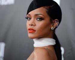 RIHANNA IS WORKING WITH CALVIN HARRIS, DAVID GUETTA, MARTIN GARRIX AND DIPLO ON HER NEW ALBUM