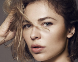 NINA KRAVIZ ANNOUNCES NEW THREE-TRACK EP, ‘STRANNO NEOBJATNO’