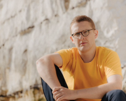 FLOATING POINTS PREVIEWS HIS NEW LIVE SHOW: WATCH