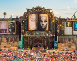 TOMORROWLAND, 2020년 스테이지 호스트로 CARL COX와 ADAM BEYER의 DRUMCODE, CLAPTONE의 MASQUERADE 등을 공개