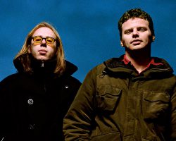 THE CHEMICAL BROTHERS, 올해의 GRAMMY AWARDS를 휩쓸다