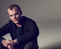 투모로우랜드 One World 라디오, 아비치 추모 믹스