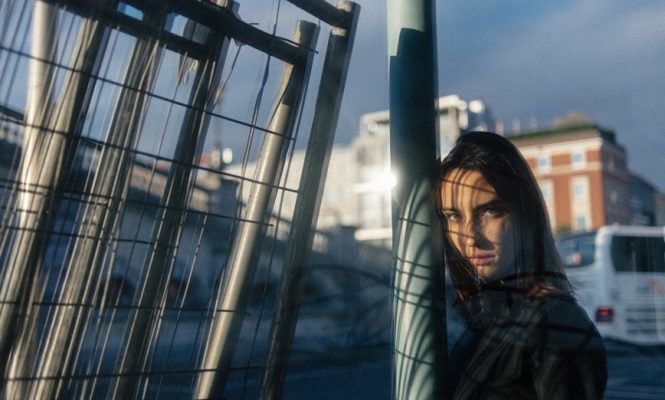 AMELIE LENS, 4시간 길이의 테크노 에센셜 믹스 BBC 라디오1에서 공개