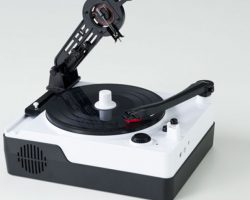 THIS NEW TURNTABLE CUTS YOUR OWN VINYL AT HOME