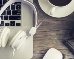 COVID-19 팬데믹 기간 동안에 새로운 음악을 듣는 사람이 증가했다는 연구결과가 나왔다