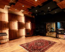 MARTIN GARRIX가 새로운 STMPD 복합 스튜디오를 개장했다.