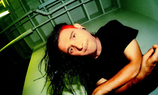 SKRILLEX가 THE BEACH BOYS의 BRUCE JOHNSTON과 콜라보 작업 중이다.