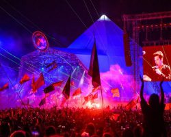 GLASTONBURY의 MICHAEL EAVIS가 2021년 페스티벌은 희망 사항에 불과한 일이라 말했다.