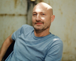 PAUL KALKBRENNER, 새로운 싱글 ‘PARACHUTE’의 비디오 공개