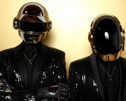 DAFT PUNK의 2006년 라이브 공연이 이번 주말 무료로 스트리밍된다.