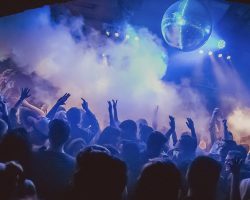 DJ 폴 반 다이크와 베를린 클럽들, 클럽내 춤 금지에 법적대응